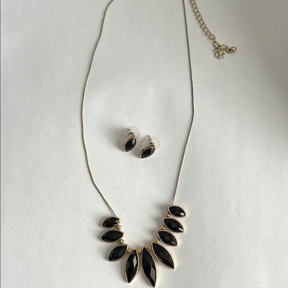 Elegant Black and Gold Jewelry Set